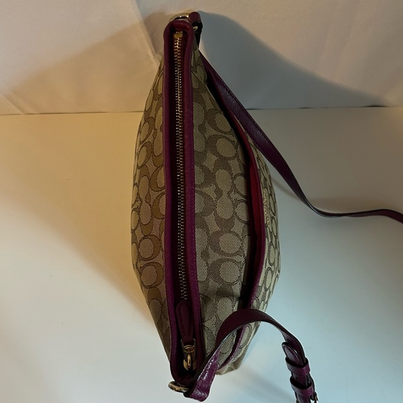 Vintage | Coach | Large Signature C Crossbody File Bag | Brown/Maroon - Picture 7 of 13